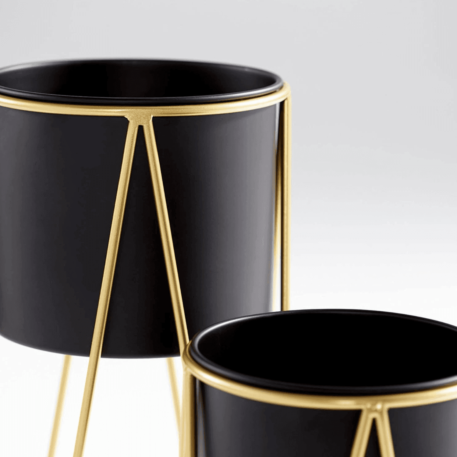 Set 2 Porta Maceteros Pedestal Maceta Plantas Negro Dorados - Fliperex