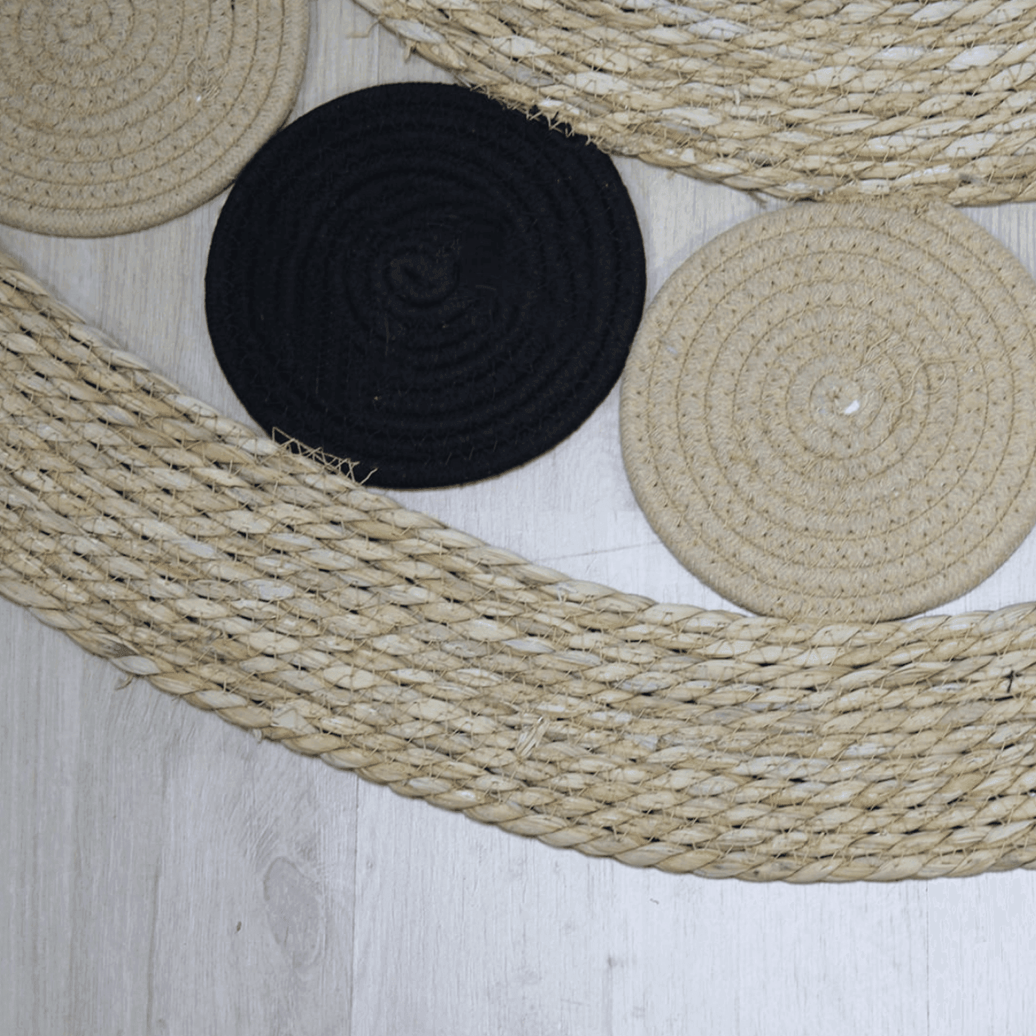 Alfombra Redonda De Yute Borde De Circulos Negro y Franja - Fliperex