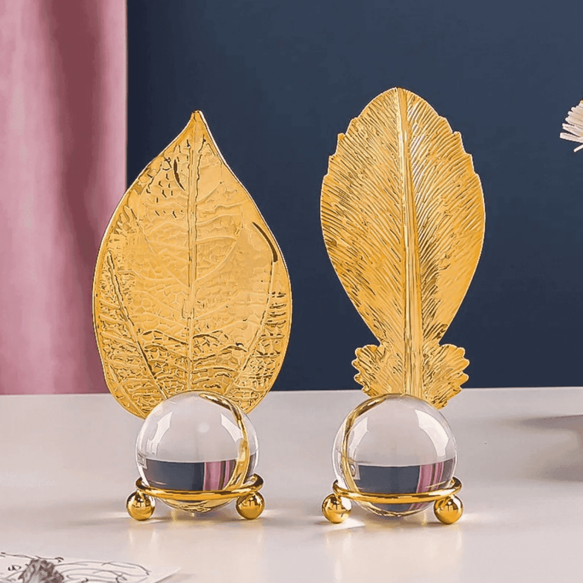 Hoja Dorada Con Bola De Cristal Adorno Elegante Para Mesas - Fliperex