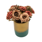 Planta Artificial Macetero Dorado Con Rosas Decorativas - Fliperex
