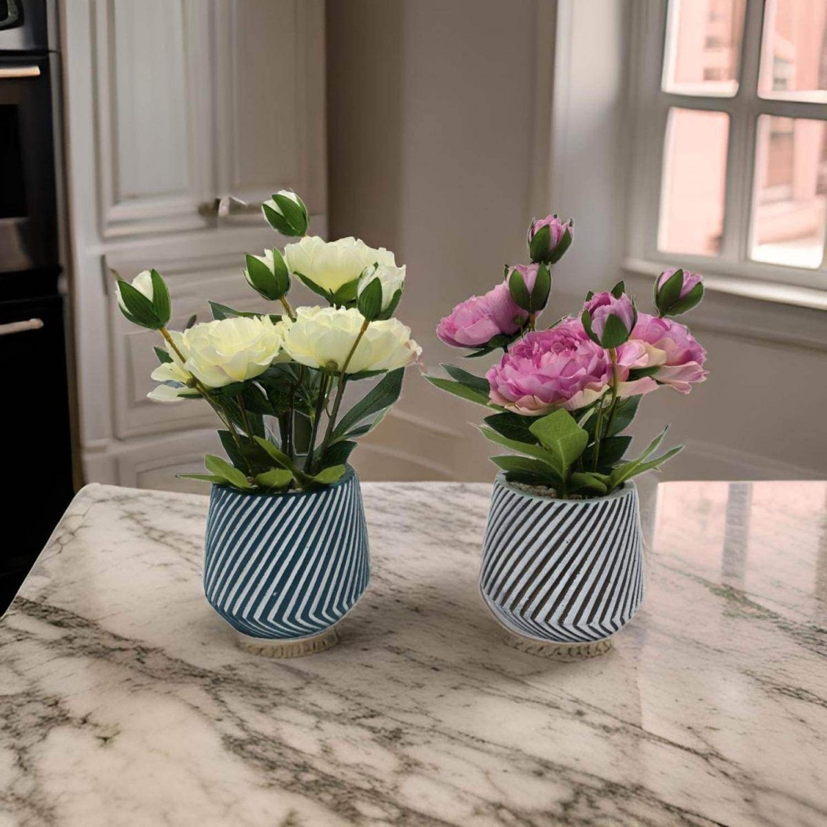 Planta Artificial Macetero a Rayas Con Rosas Decorativas - Fliperex