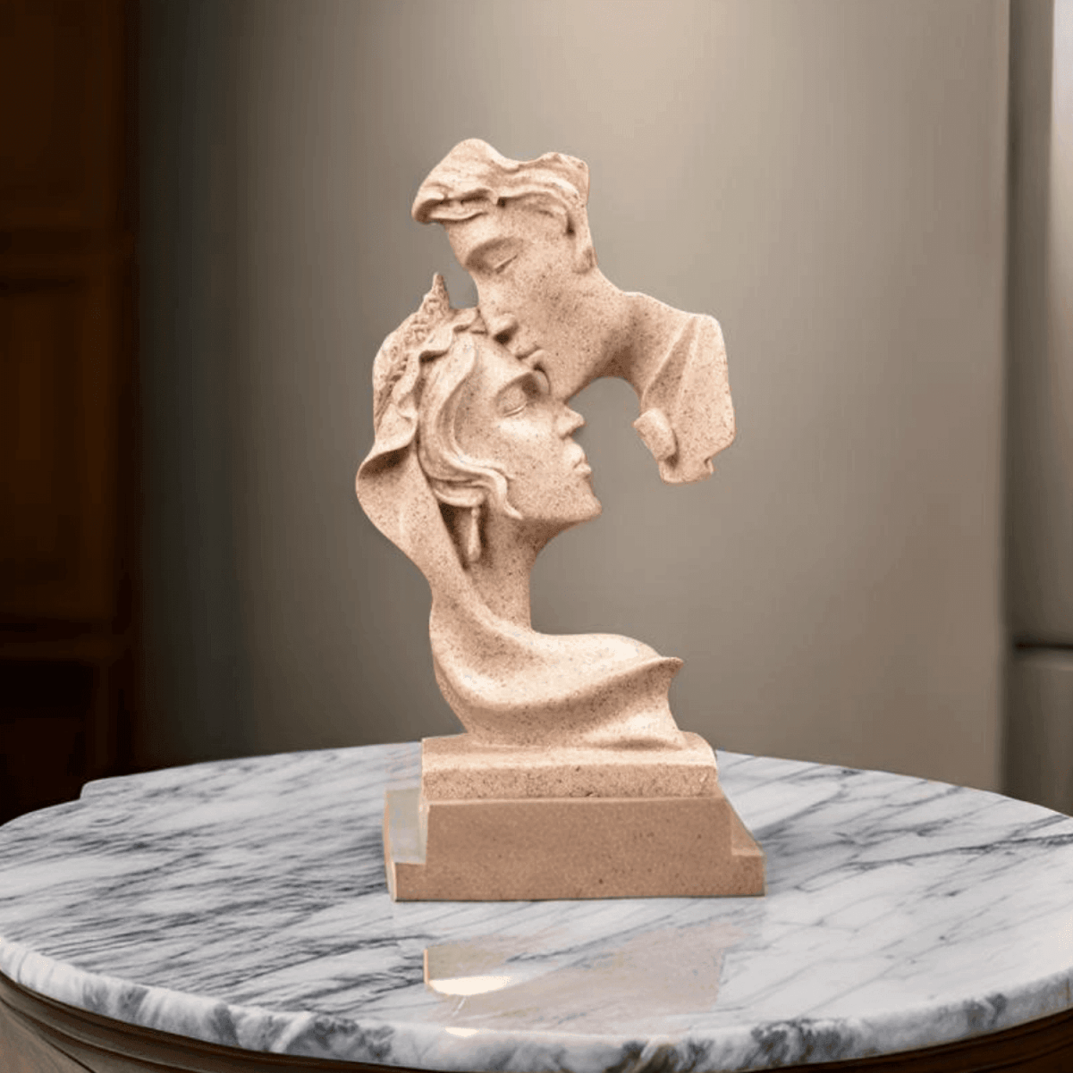 Escultura Adorno Beso De Resina Abstracta Moderna Arenisca - Fliperex