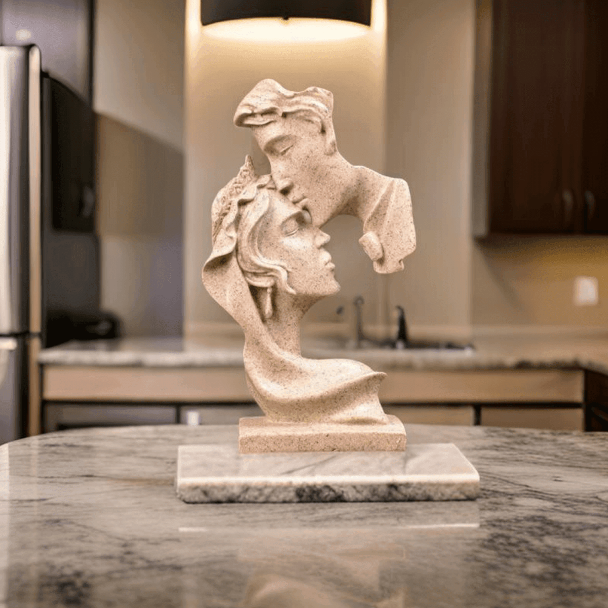 Escultura Adorno Beso De Resina Abstracta Moderna Arenisca - Fliperex